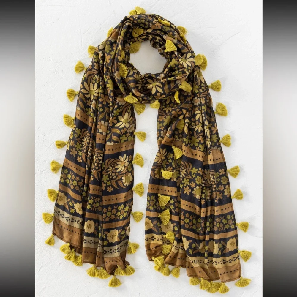 NATURAL LIFE Floral Sayulita Scarf Black Floral - Picture 2 of 8
